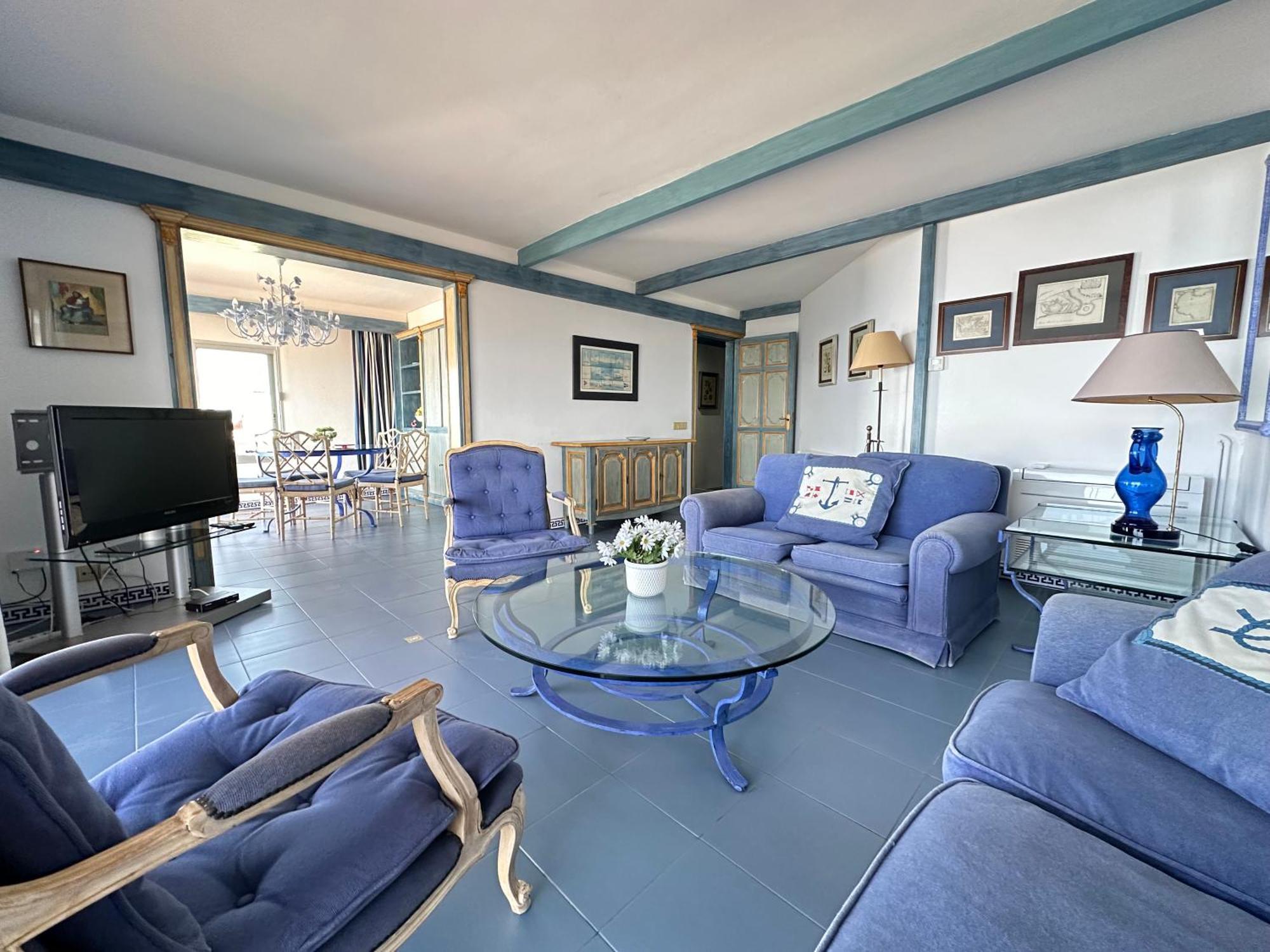 Agi Avenida Apartment