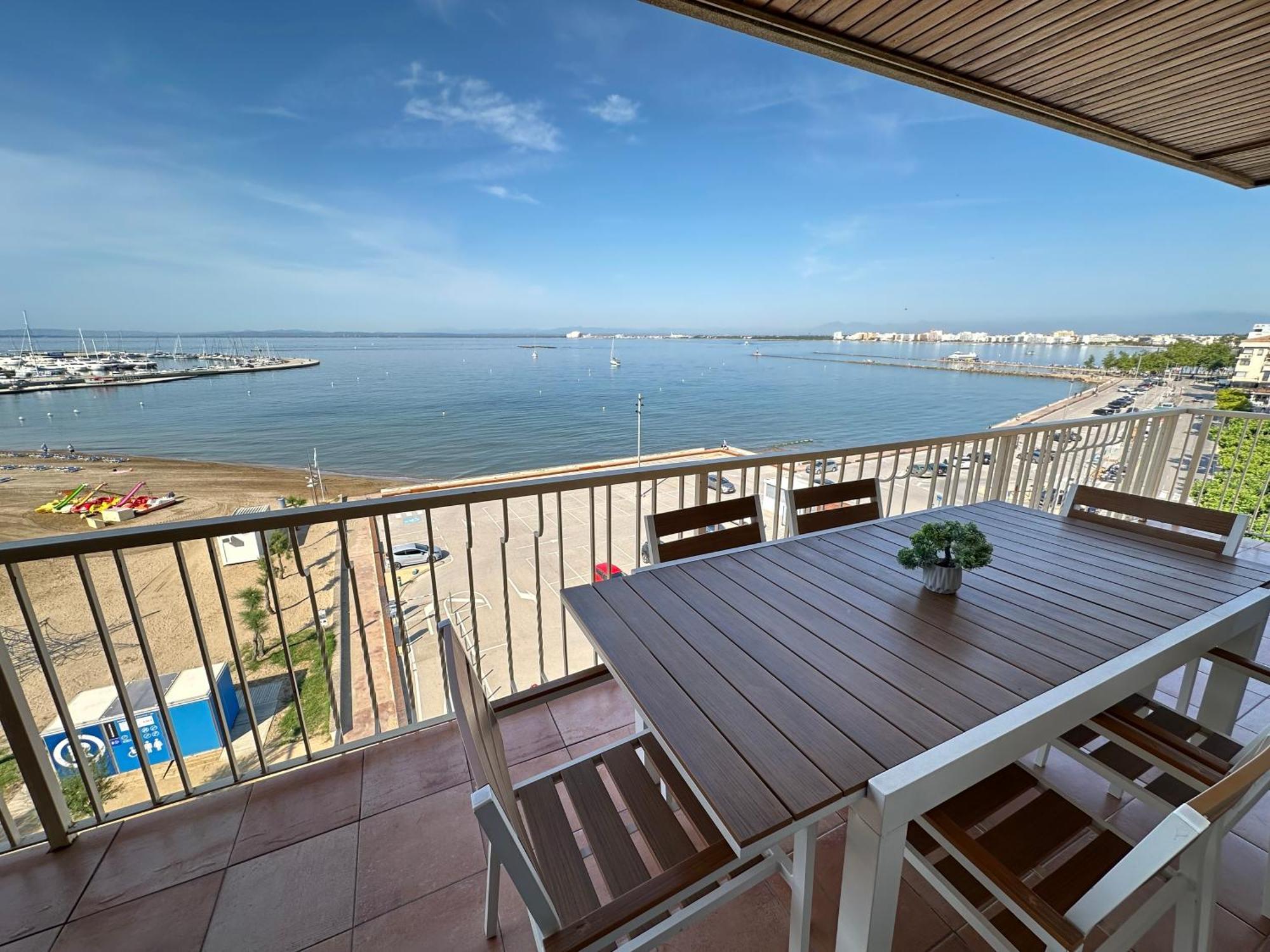 Agi Avenida Apartment *